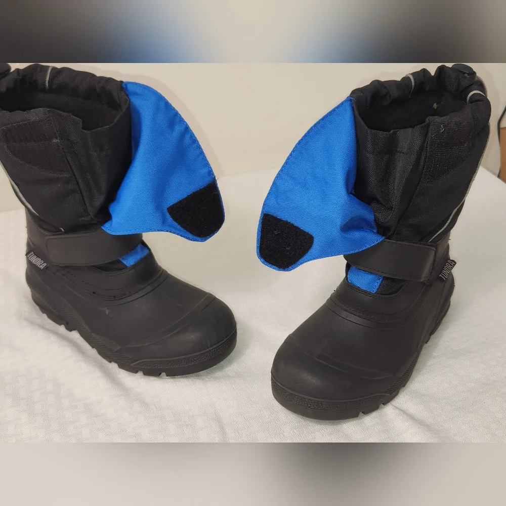 Tundra Kids Blue and Black Winter Boots Size 2.  # Z12